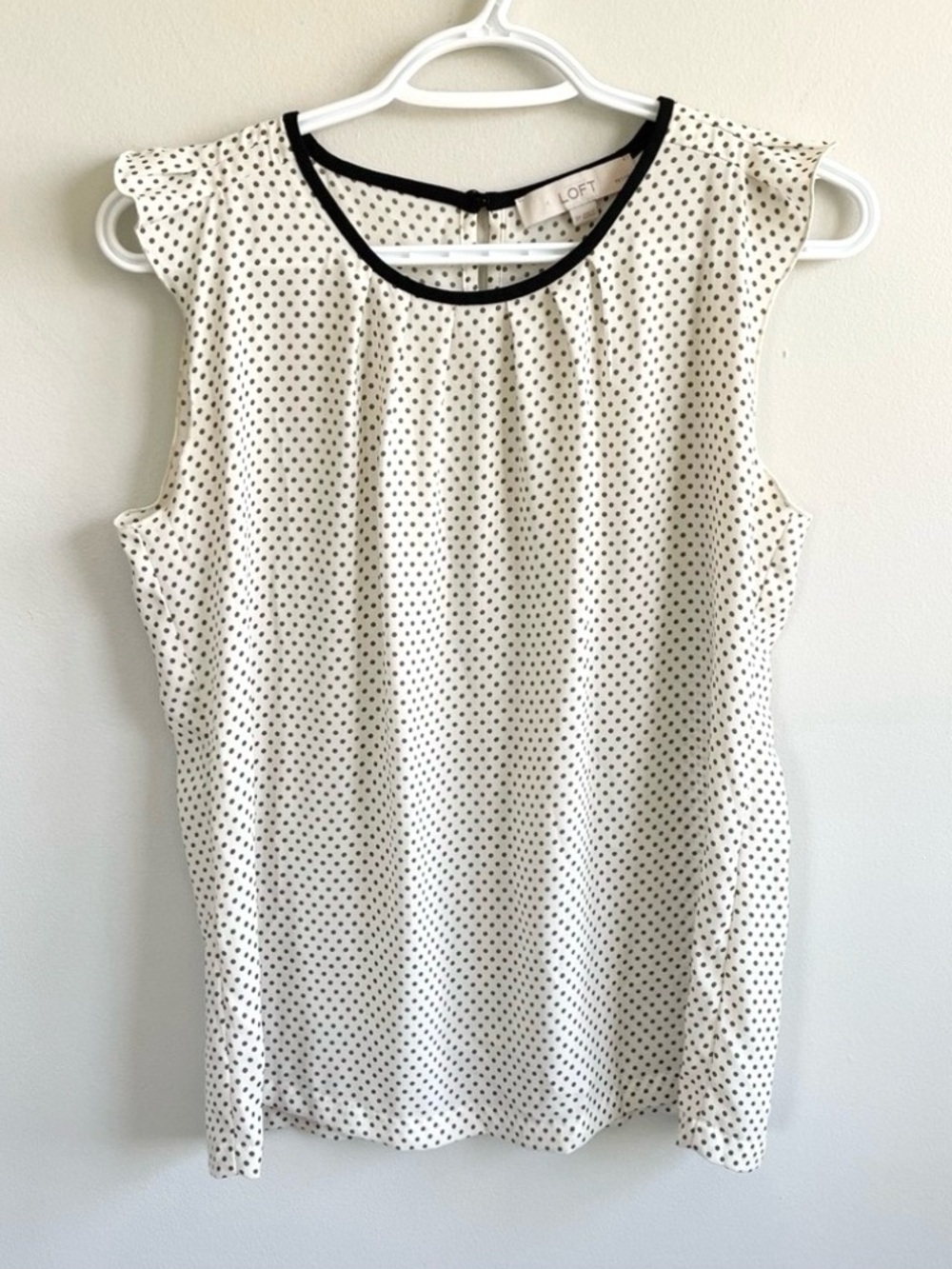 LOFT CREAM SLEEVELESS TOP BLACK DOTS RUFFLED SHOULDERS